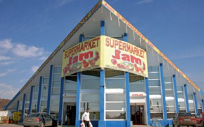 Cum supravietuieste supermarketul JAM langa discounterul Plus