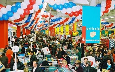 Carrefour aniverseaza 10 ani de la deschiderea primului magazin din Romania