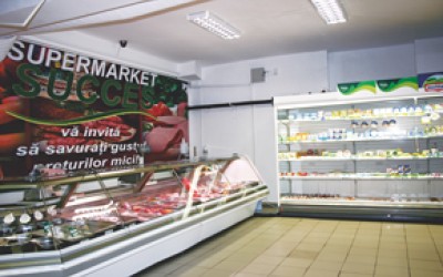 Ce castiga si ce pierde supermarketul Succes din vecinatatea cu piata agroalimentara