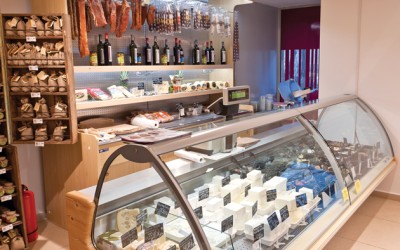 Producatorii continua sa investeasca in propriile retele de magazine si in 2012