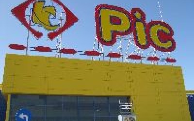 Patru din hypermarketurile PIC vor fi cumparate de Succes NIC 