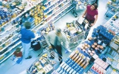 Crestere de doua cifre in comertul cu alimente si bauturi in luna iunie 