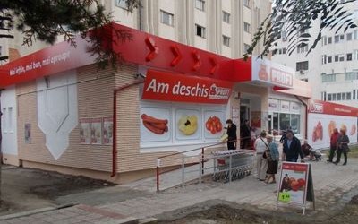 Profi a inaugurat doua magazine si o platforma de legume si fructe