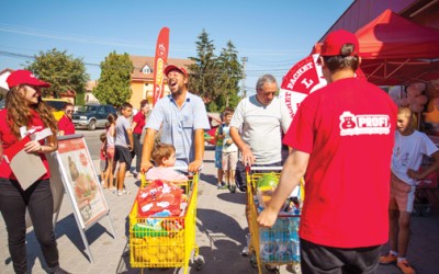 Competiția între marii retaileri se mută la sat