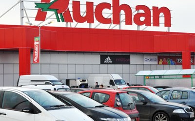 FRANCE: Auchan to invest 1 billion euros in hypermarkets