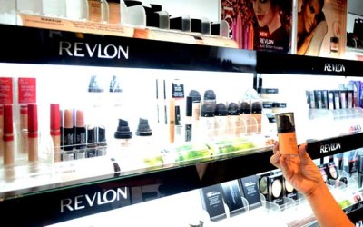 Revlon agrees to buy Elizabeth Arden