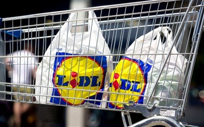 Lidl renunță la punga de plastic în magazinele din mai multe piețe