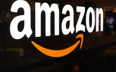 Amazon mai pune puțin jar pe foc: deschide magazine alimentare