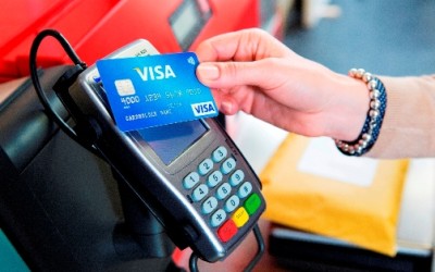 Visa: plăți cu cardul de 1,5 mil. € pe oră în retail, în vârful de Sărbători