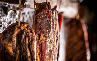 Cât costă să produci mezeluri tradiționale într-o salină?