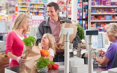 Vânzările de alimente, băuturi și tutun, avans de 13,7% anul trecut