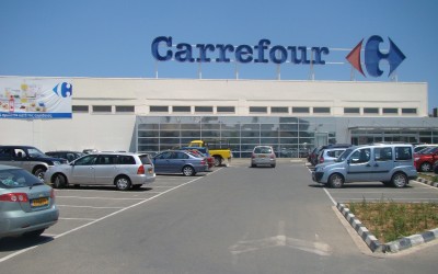 Carrefour shares fall after FY profit drop