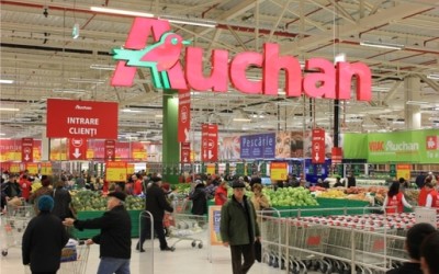 Auchan menține salariile la același nivel pentru angajații români