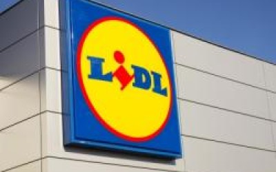 Lidl majorează salariile pentru angajații români