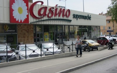 FRANCE: Casino to raise 565 million euros by offloading some real estate