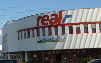 Metro aims for deal to sell Real hypermarkets in April/May