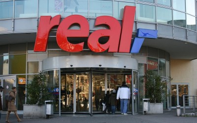 Metro in talks to sell hypermarkets unit to Markant