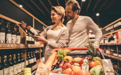 Vânzările de alimente, băuturi și tutun, avans de 5,1% la 10 luni