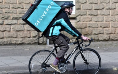 Aldi, parteneriat cu Deliveroo pentru livrarea rapidă a produselor de bază