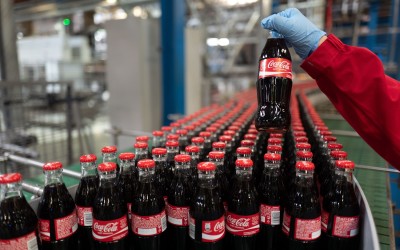 sticle de Coca-Cola, bauturi carbonatate, vanzari pe piata locala de coca-cola