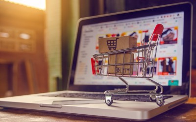 Tendințe în e-commerce: creștere de până la 10% în 2022, anticiparea stocurilor și livrarea la lockere 