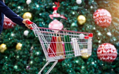 Studiu: 2 din 5 români estimează că vor cheltui mai mult decât anul trecut pentru achiziții de sărbători