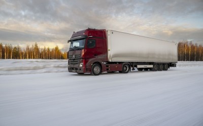 Mercedes-Benz Trucks testează camioane electrice în Finlanda