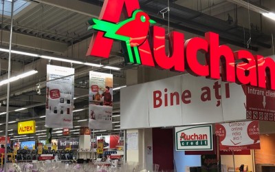 Auchan reduce suplimentar prețurile la peste 100 de produse, peste reducerile generate de OUG 67