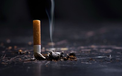 Producătorii de țigări cu filtru, obligați să colecteze deșeurile începând cu acest an