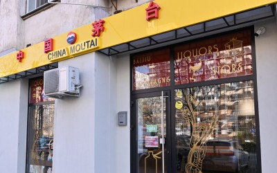 Moutai, magazinul care ridică băutura tradițională chinezească la rang de artă